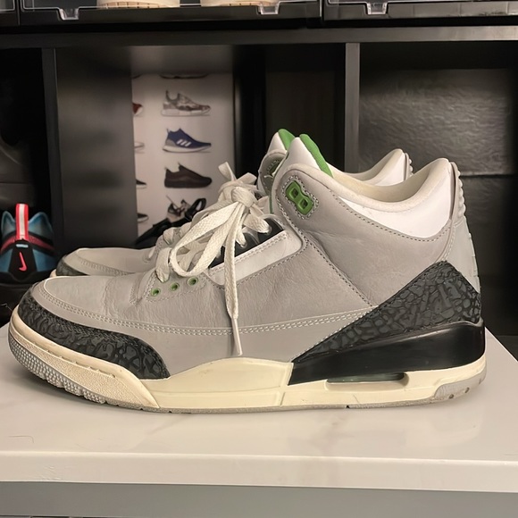 Air Jordan 3 Retro “Chlorophyll” size 9.5. Worn a few times, box included. - Picture 3 of 5